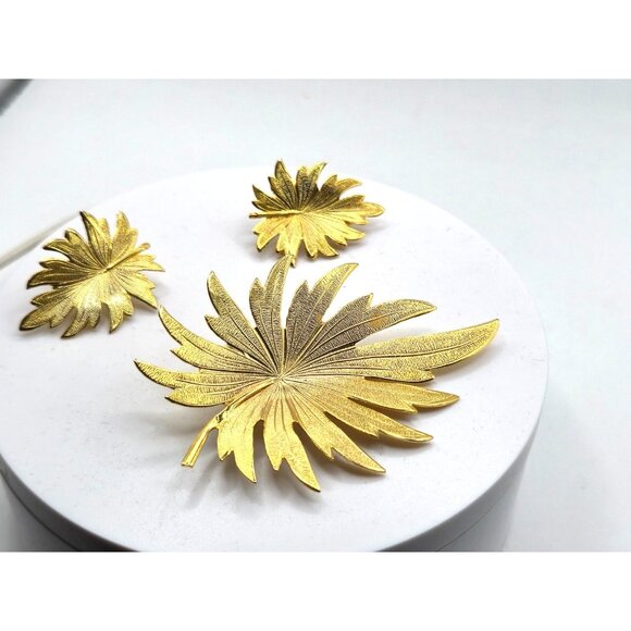 Vintage Celebrity NY Juliana Leaf Brooch & Earrings Set Gold Tone - Picture 3 of 6